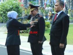 Jajaran Polda Jatim Terima Penghargaan dari Gubernur Jawa Timur di Hari Bhayangkara ke 77