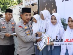 Polisi Peduli, Kapolres Jombang Berikan Bea Siswa Pelajar Berprestasi