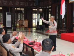 Tingkatkan Profesionalitas, Dirbinmas Polda Jatim Beri Arahan Ratusan Bhabinkamtibmas Polres Malang