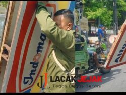 Tanpa Tebang Pilih Pemkab Jombang Kesekian Kalinya Melakukan Razia Reklame Ilegal