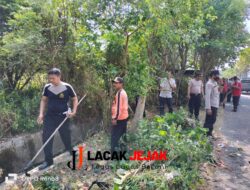 Polri Peduli Lingkungan, Polres Pasuruan Bersama Warga Bersihkan Sampah Sungai