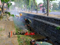 Polres Nganjuk Bersihkan Sampah Bersama TNI, Masyarakat, Millenial dan Gen Z