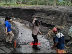 Polres Malang Distribusikan Bantuan Untuk Warga Terdampak Banjir Lahar Dingin