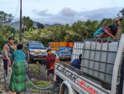 Polres Lumajang Distribusikan Air Bersih Bagi Warga Terdampak Banjir Lahar Dingin