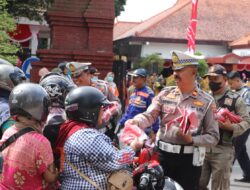 Polres Trenggalek Dukung Penuh Pencanangan, Pengibaran dan Pembagian Bendera Merah Putih