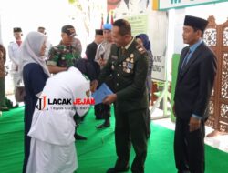 Arahan Danramil Mojowarno Kepada Anggota Paskibra Usai Upacara Penurunan Bendera