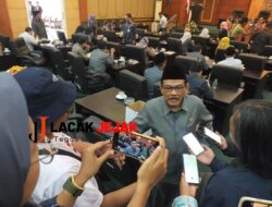 Sidang Paripurna DPRD Jombang Dilanjutkan Pidato Bupati Dan Wabup Pada Akhir Masa Jabatan Diwarnai Suasana Haru