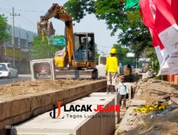 Melalui Dinas Perkim Mundjidah-Sumrambah, Persembahkan Proyek Drainase Box Culvert Agar Jombang Lebih Indah