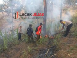 Gerak Cepat Polisi Bersama Perhutani dan Warga Padamkan Kebakaran Lahan di Trenggalek