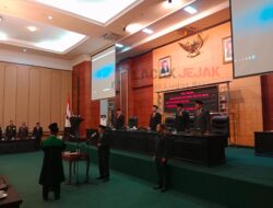 Sidang Paripurna DPRD Jombang Dalam Agenda Pengambilan Sumpah Jabatan SK PAW Pada Muhammad Fatkur Rozy
