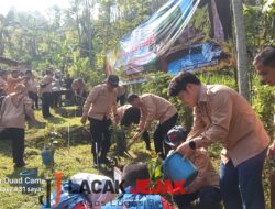 Dalam Rangka Hari Cinta Puspa Dan Satwa Nasional Pj Bupati Jombang Pimpin Aksi Tanam Pohon