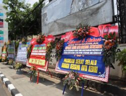 Polres Kediri Kota Dibanjiri Karangan Bunga Apresiasi dari Elemen Masyarakat Atas Keberhasilan Ungkap Kasus