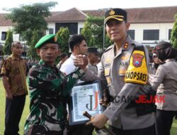 Kapolres Berikan 36 Reward kepada Anggota Polri dan Masyarakat Yang Berkontribusi Positif Ciptakan Kamtibmas Kondusif