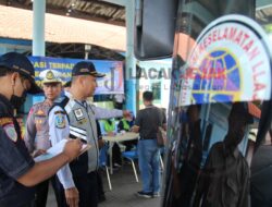 Dishub Jombang Bersama Tim Gabungan Gelar Ramp Check  Angkutan Umum Jelang Mudik Idul Fitri 1445 H / 2024 M