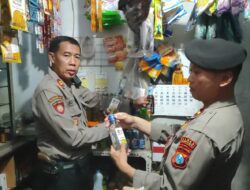 Berantas Miras di Jombang, Polisi Amankan Ratusan Botol Beserta Penjualnya