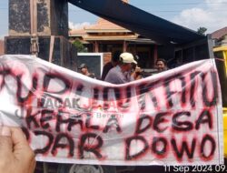 Warga Gruduk Kantor Balai Desa Di Banjardowo Kecamatan Kabuh Jombang Ini Penyebabnya