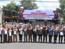Upacara HKN di Polres Tulungagung, Ibu dan Anak Sama sama Terima Penghargaan