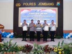 Gelar Tasyakuran Hari lalu Lintas Bhayangkara ke 69, Polres Jombang Ganjar Penghargaan Anggota Berprestasi