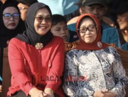 Sadarestuwati dan Mundjidah Wahab Hadiri Festival Tumpeng Jambu Di Gondangmanis Kecamatan Bandar Kedungmulyo Jombang.