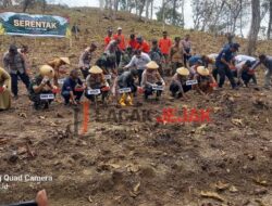 Polres Nganjuk Lakukan Giat Penanaman Jagung Serentak Bersama Dinas Pertanian Di Kecamatan Ngluyu