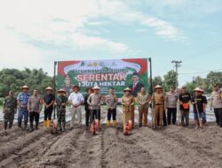 Dukung Swasembada Pangan, Kapolres Jombang Bersama Forkopimda Tanam Jagung Serentak 1 Juta Hektar
