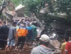 Empat Rumah Tertimbun Tanah Longsor di Sambirejo Dua Warga Dinyatakan Hilang