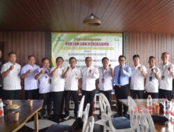 Perhutani KPH Jombang Dengan Kajari Mojokerto Tandatangani Kerjasama Hukum Perdata Dan TUN Di Mojokerto 