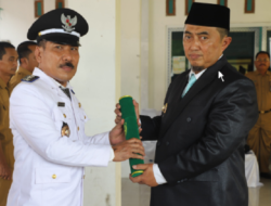 Pj Bupati Jombang Teguh Narutomo Melantik Shollahuddin sebagai Kades Antar Waktu Katobelah