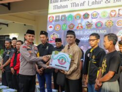Polres Jombang Bagikan Parcel Lebaran kepada Paguyuban Silat Jombang