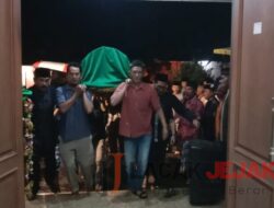 Antar Jenazah Mantan Bupati Jombang Tanpa Bupati Ataupun Wakil Bupati 