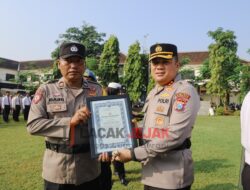 Kapolres Jombang Berikan Apresiasi  Dalam Bentuk Penghargaan kepada 10 Anggota Berprestasi