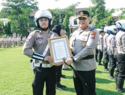 Kapolres Jombang Berikan Penghargaan kepada 12 Anggota Berprestasi