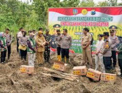 Kapolres Jombang Serahkan Bantuan Bibit Jagung Kepada Gapoktan Desa Katemas Kecamatan Kudu Dalam Mendukung Swasembada Pangan 