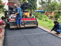 Dinas PUPR Jombang Lakukan Pemeliharaan Jalan Ruas Bandung-Grogol Demi Kenyamanan Para Pengguna