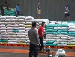 Wujud Dukungan  Program Ketahanan Pangan, Polisi Kawal Pengiriman 10 Ton Jagung ke Bulog Jombang