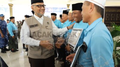 Menteri Haji dan Umrah RI Sambut Kepulangan Jemaah Haji Jombang Sekaligus Salurkan Bantuan UEA