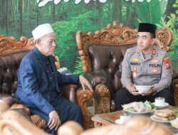 Dalam Awali Tugas Kapolres Jombang Sowan Kiai Ponpes Darul Ulum Rejoso Peterongan